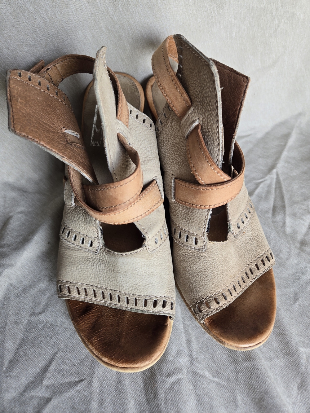 Miz Mooz Beige & Tan Leather Strappy Wedge Sandals Size 38 - Picture 13 of 13